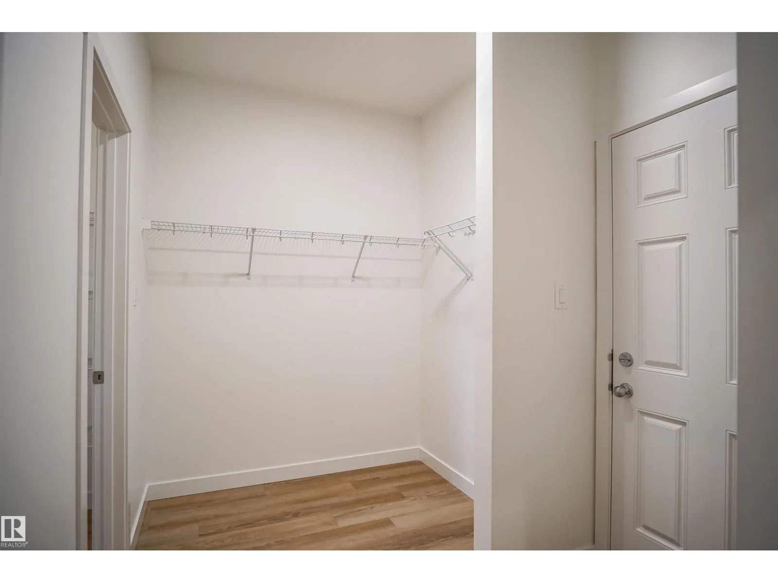 1604 11 AV NW