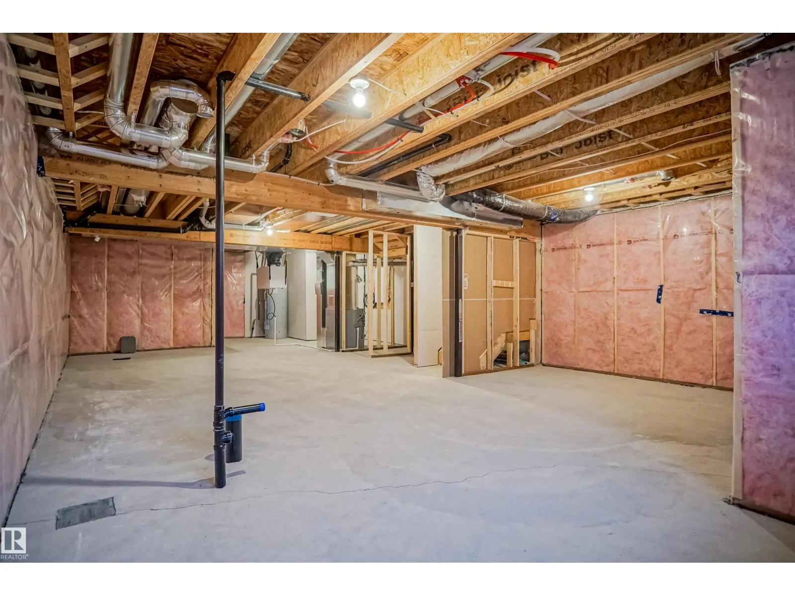 1604 11 AV NW