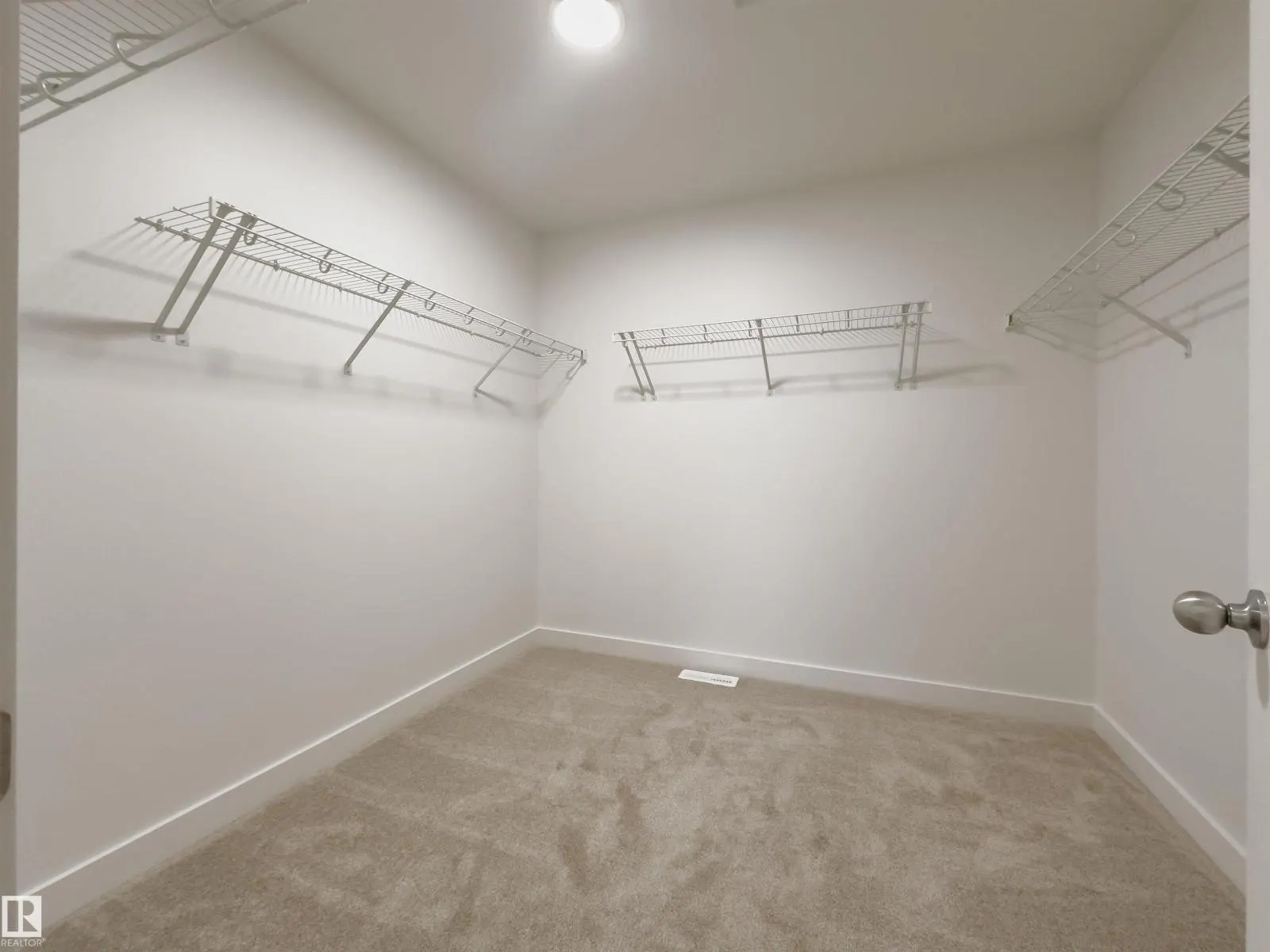 1604 11 AV NW