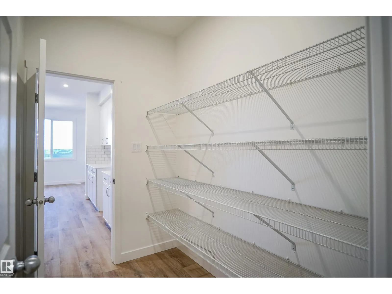 1604 11 AV NW