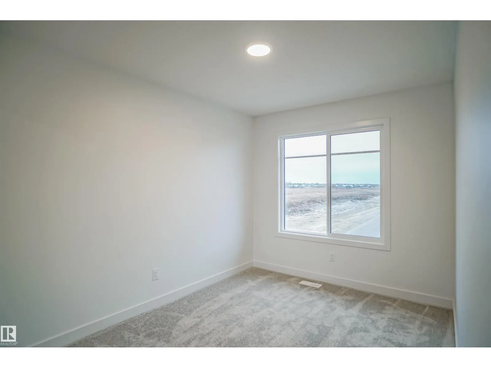 1604 11 AV NW