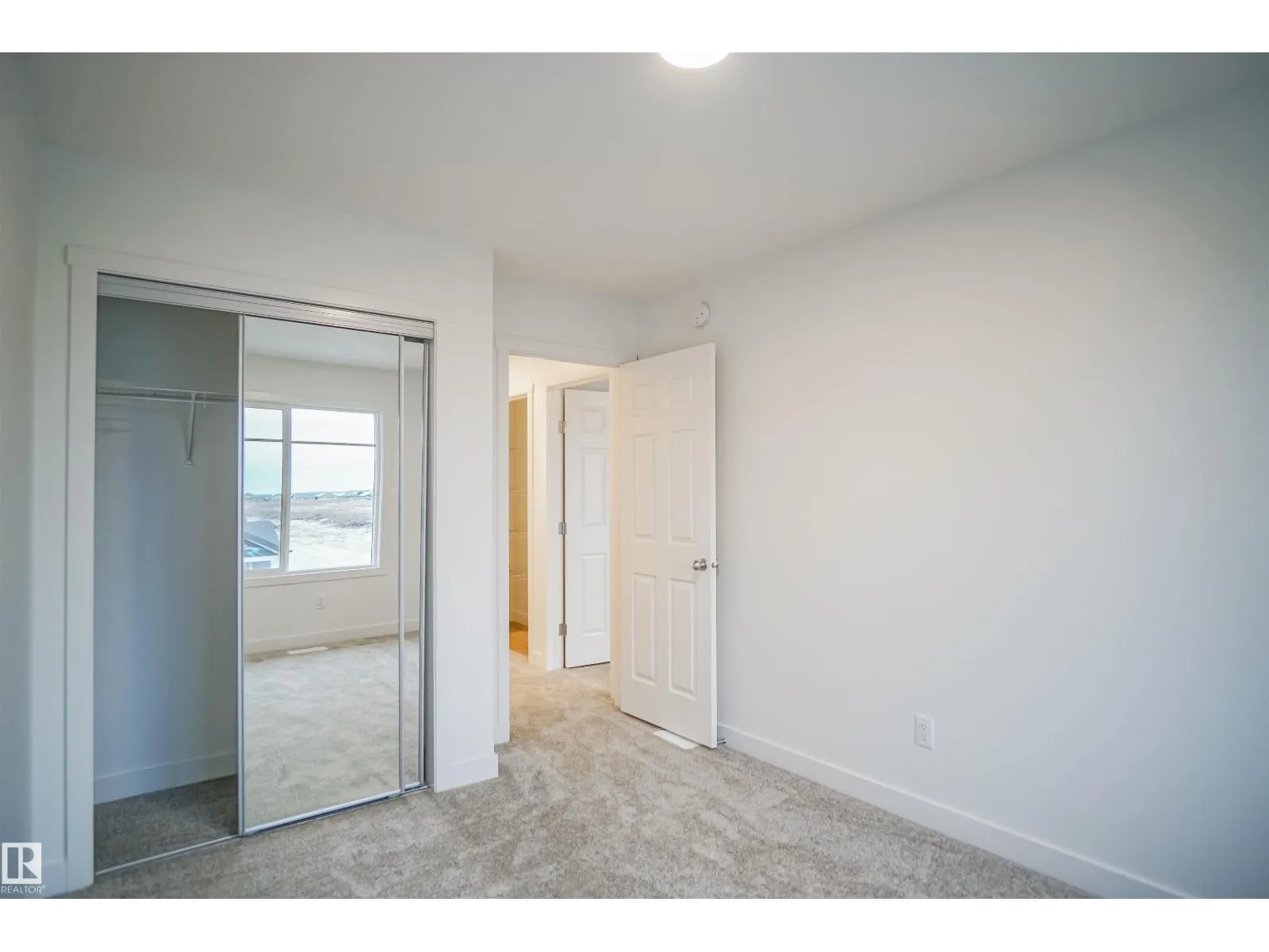 1604 11 AV NW