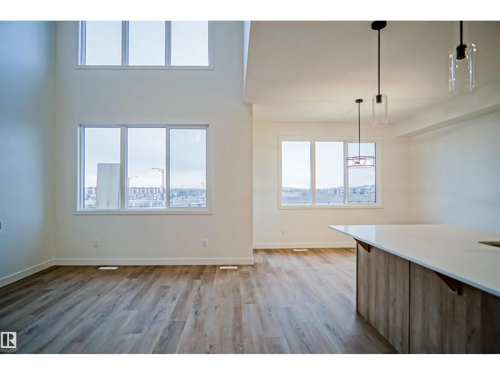 1604 11 AV NW
