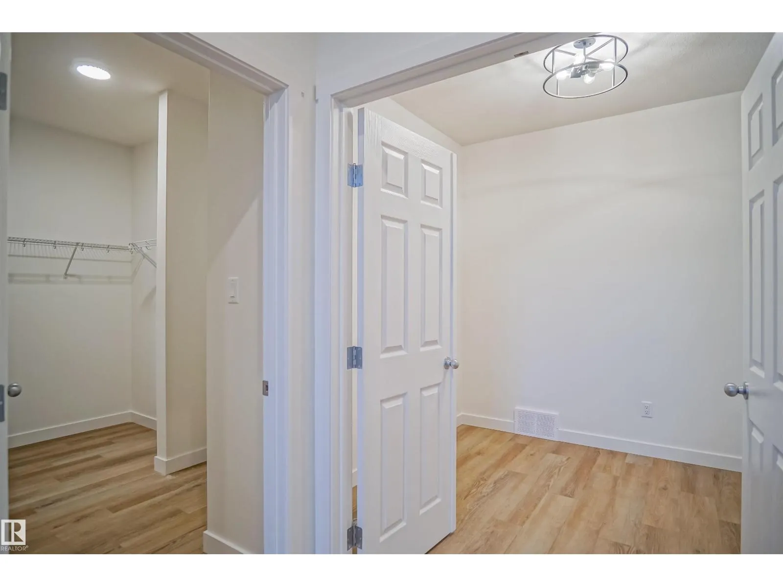 1604 11 AV NW