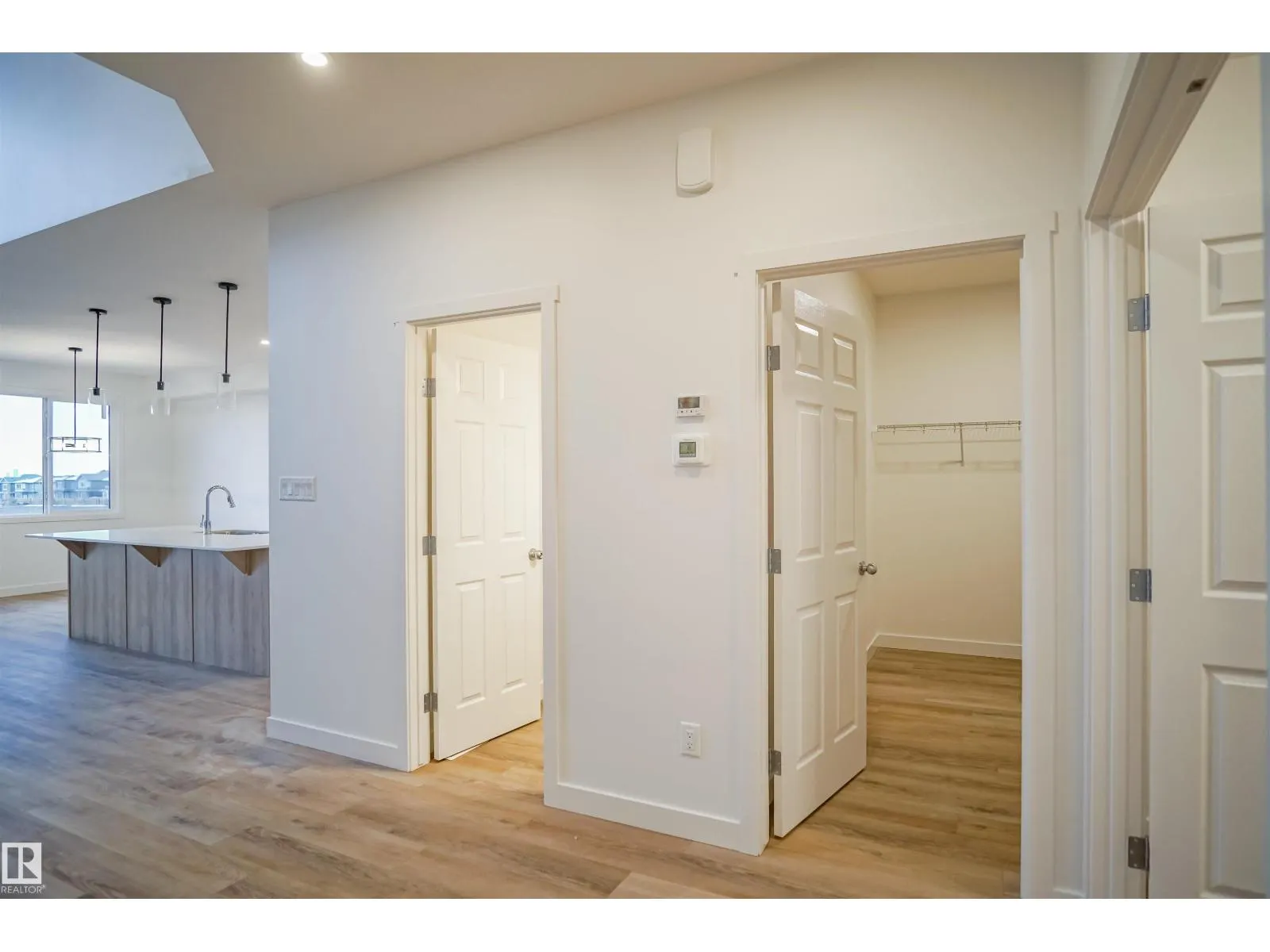 1604 11 AV NW