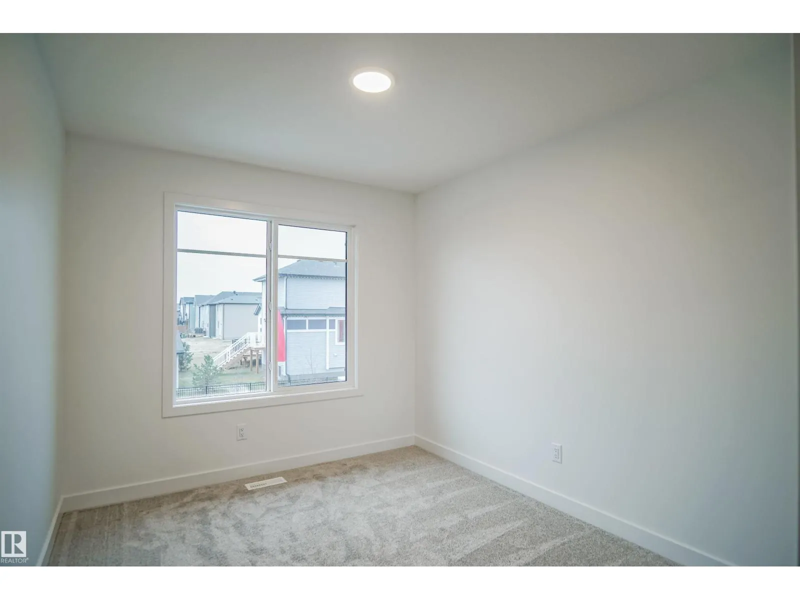 1604 11 AV NW