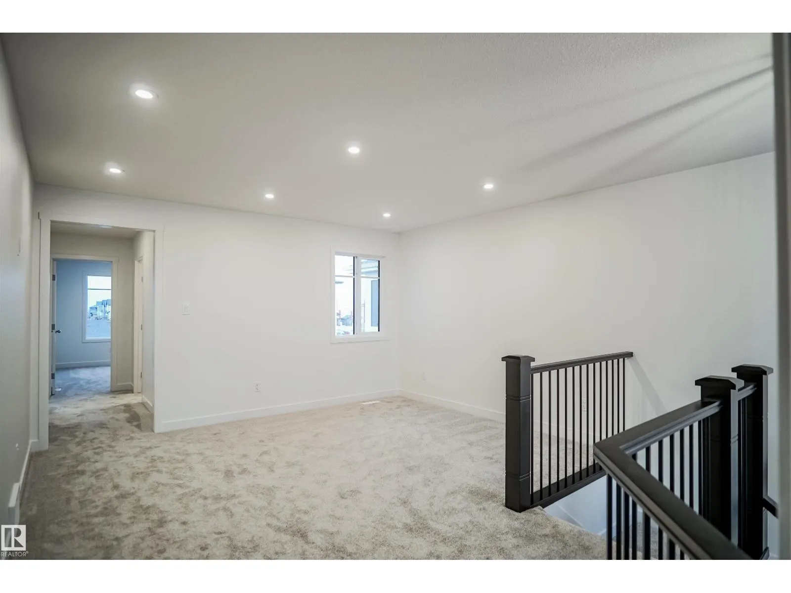 1604 11 AV NW