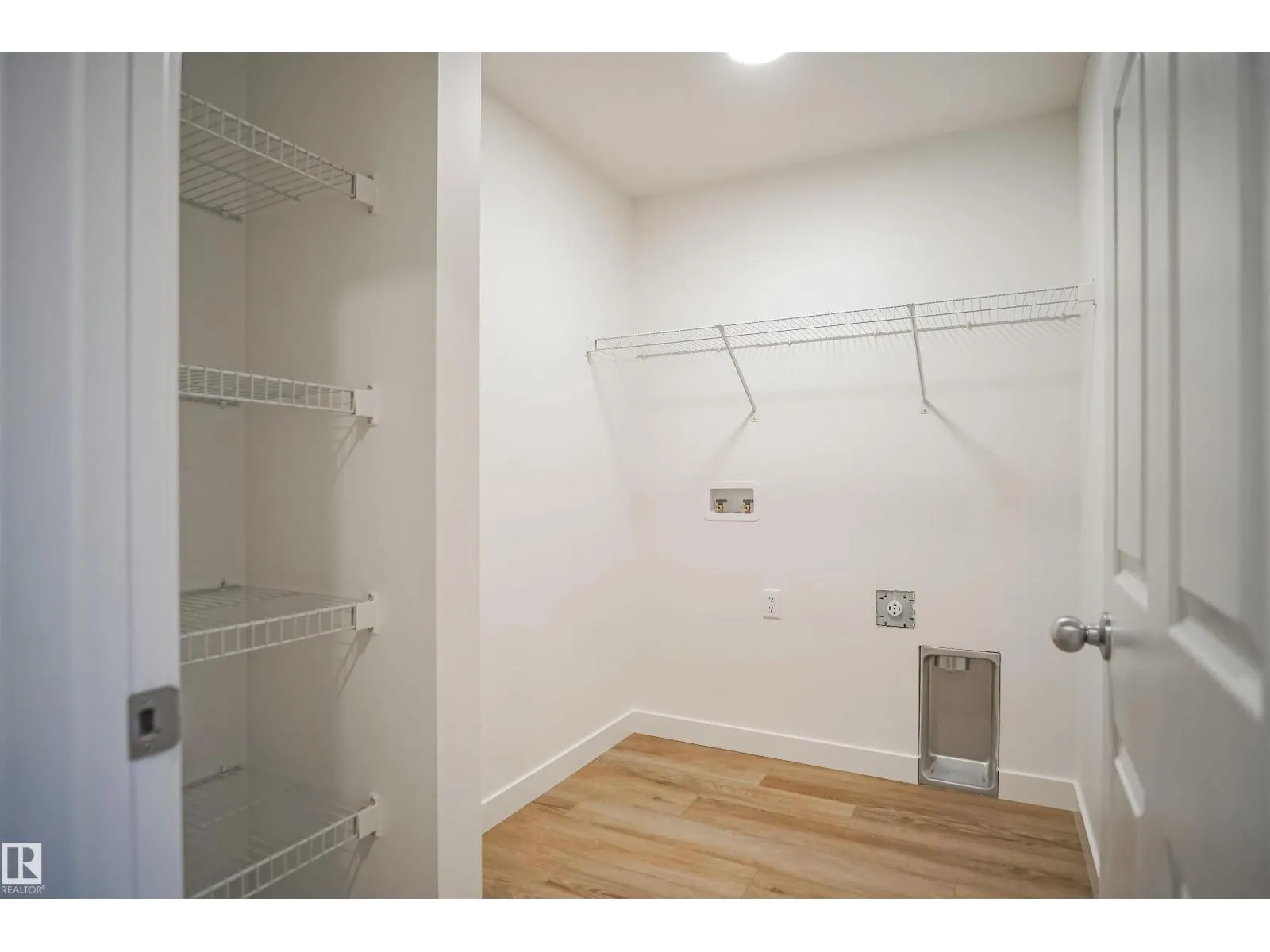 1604 11 AV NW