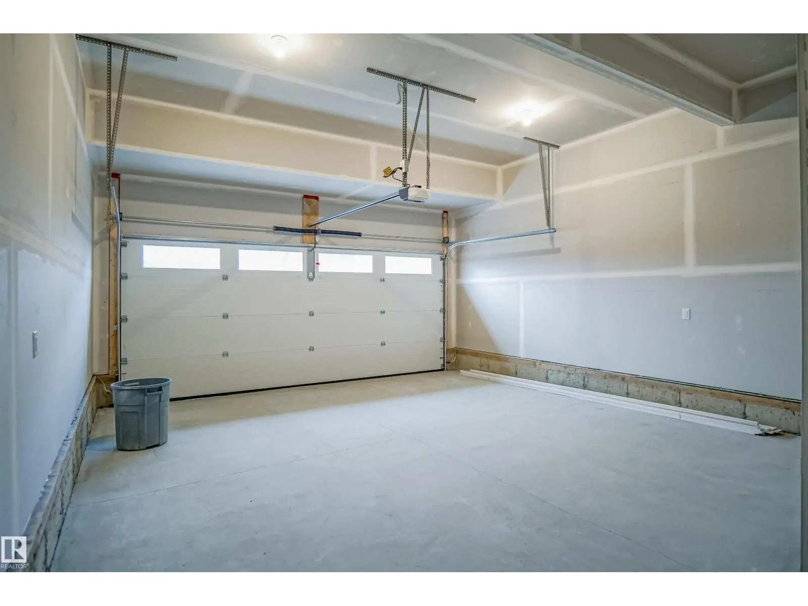 1604 11 AV NW