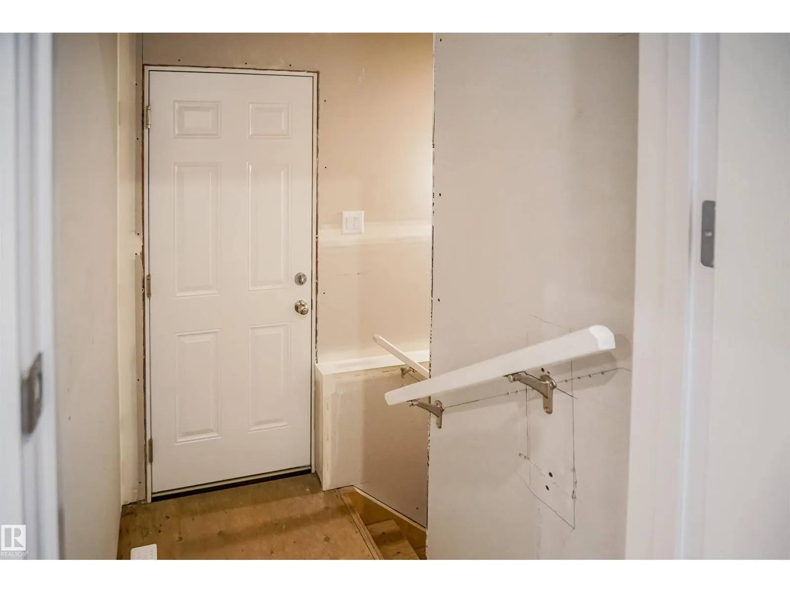 1604 11 AV NW