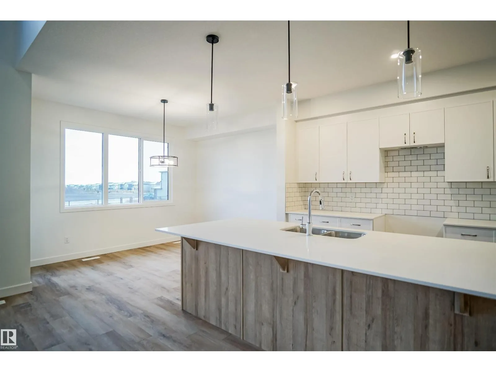 1604 11 AV NW