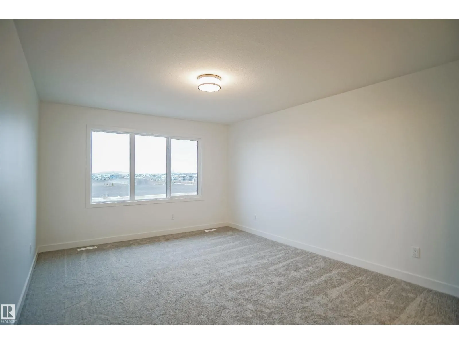 1604 11 AV NW