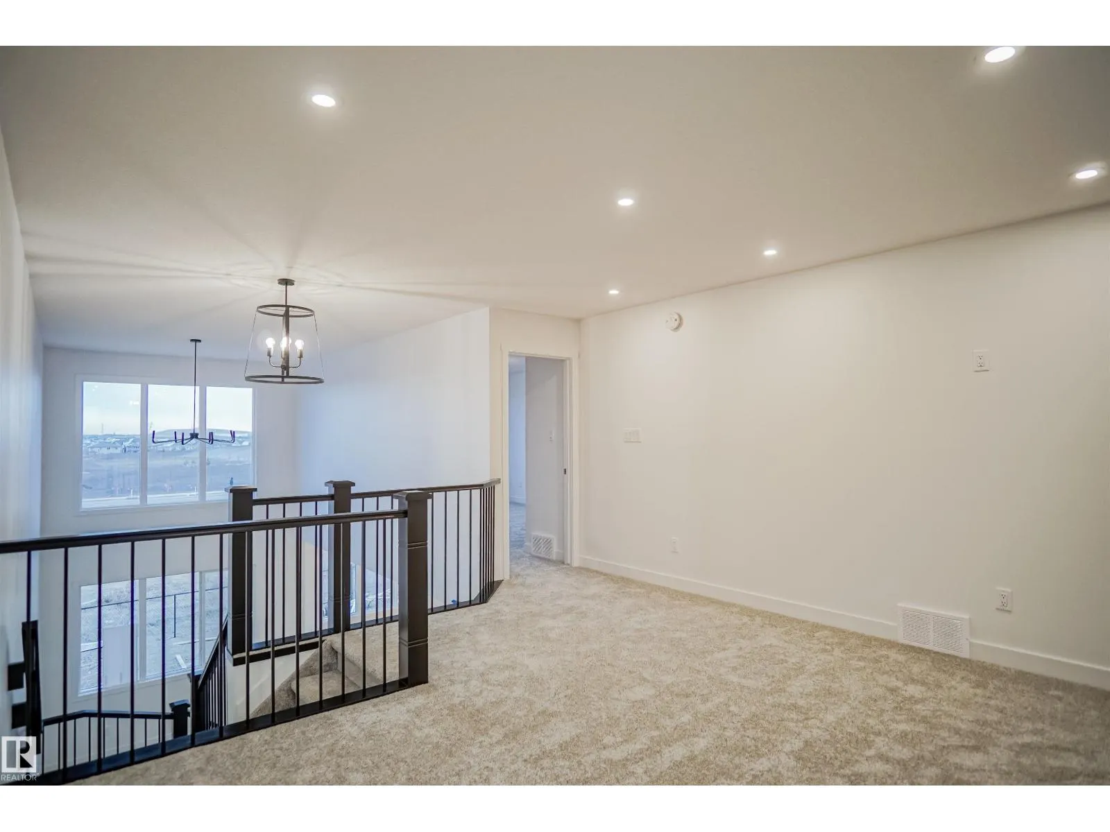 1604 11 AV NW