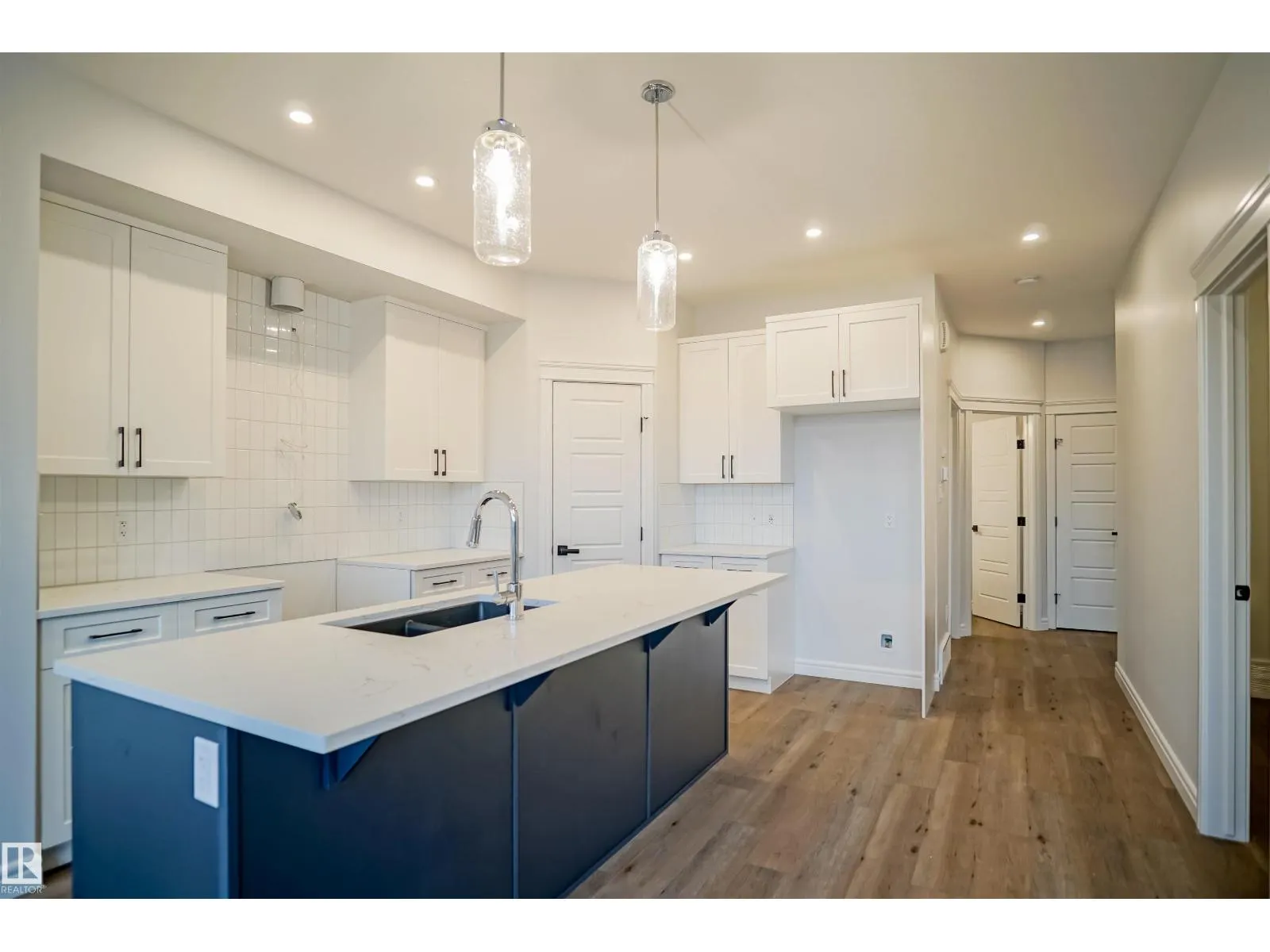 1535 11 AV NW