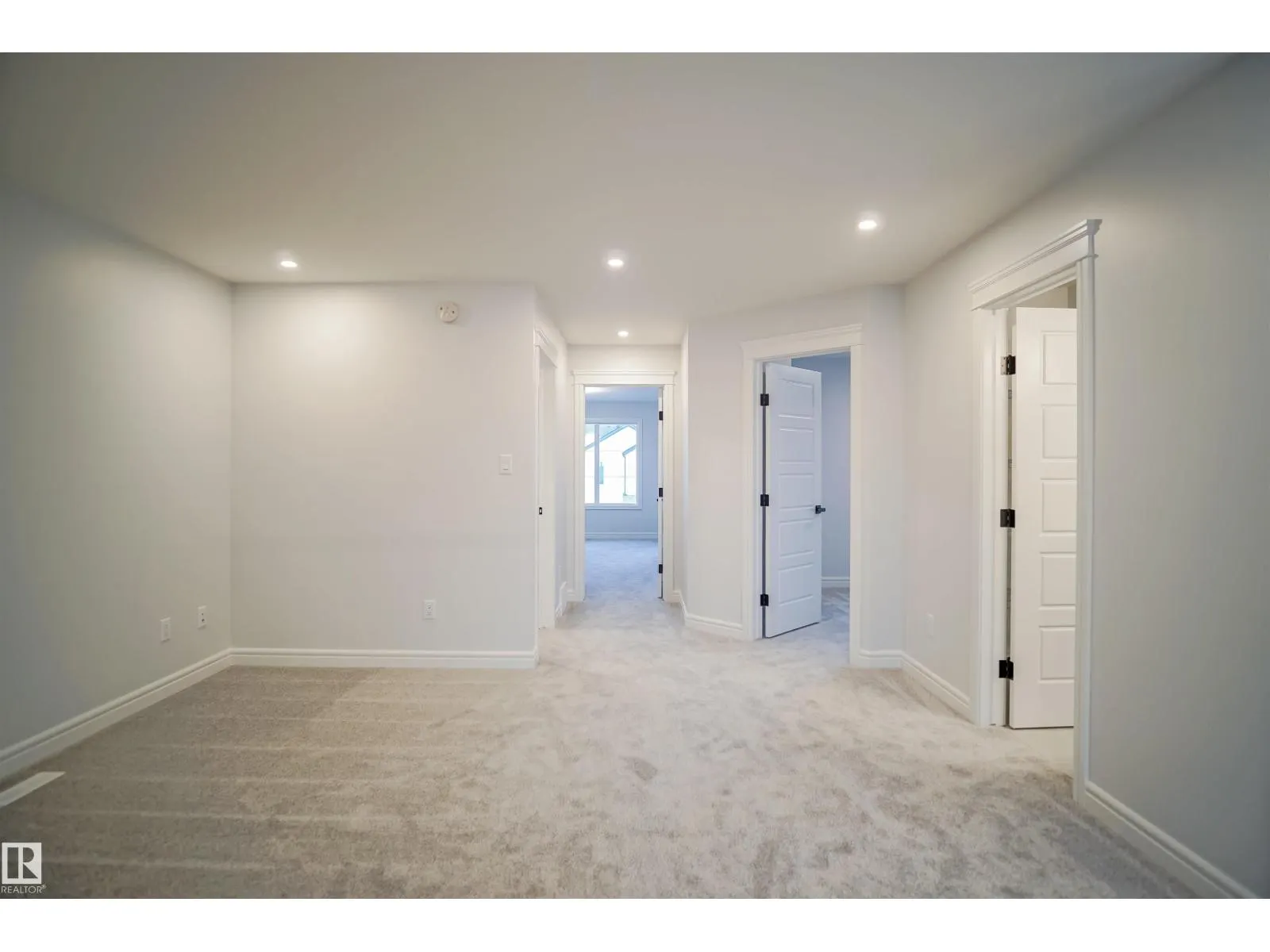 1535 11 AV NW