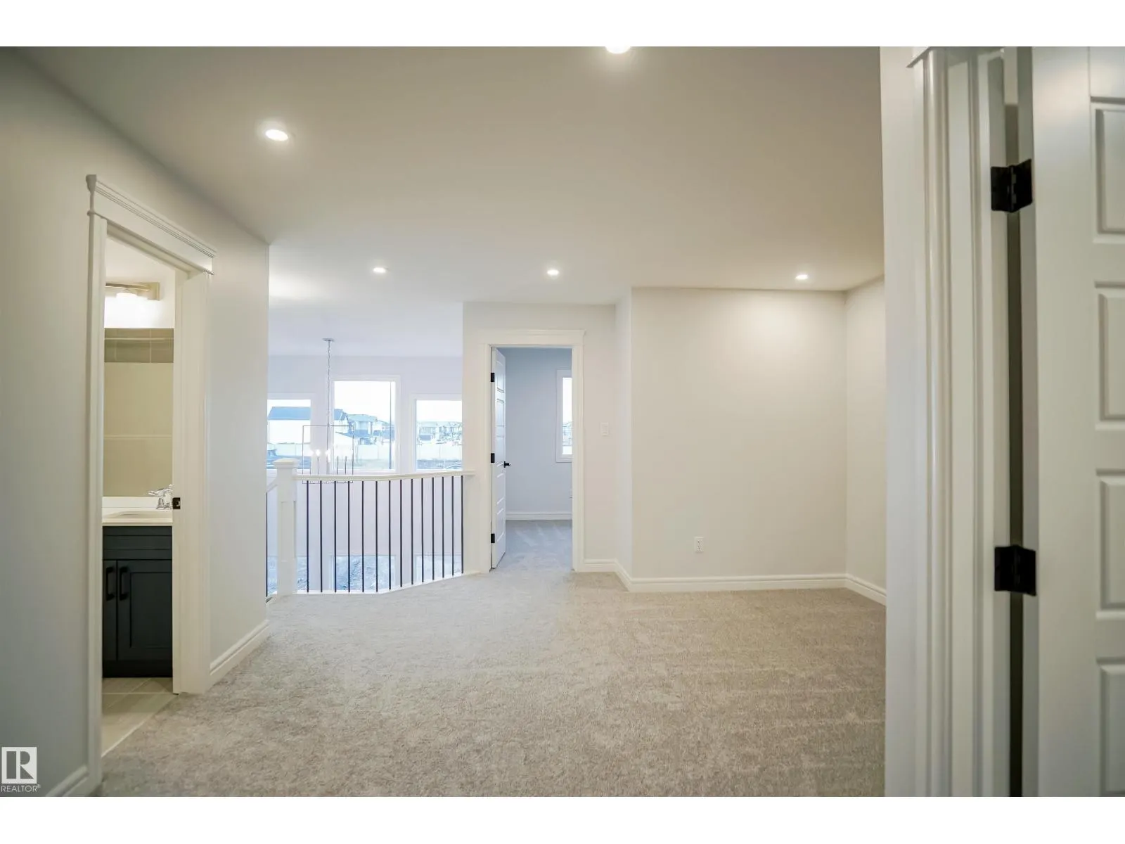 1535 11 AV NW