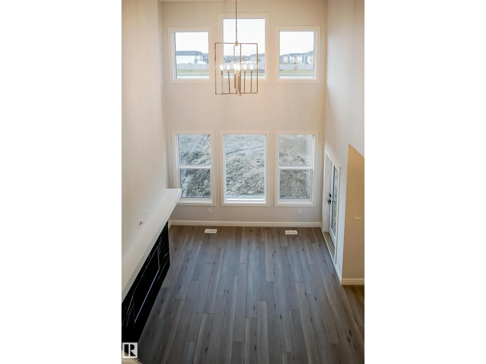 1535 11 AV NW