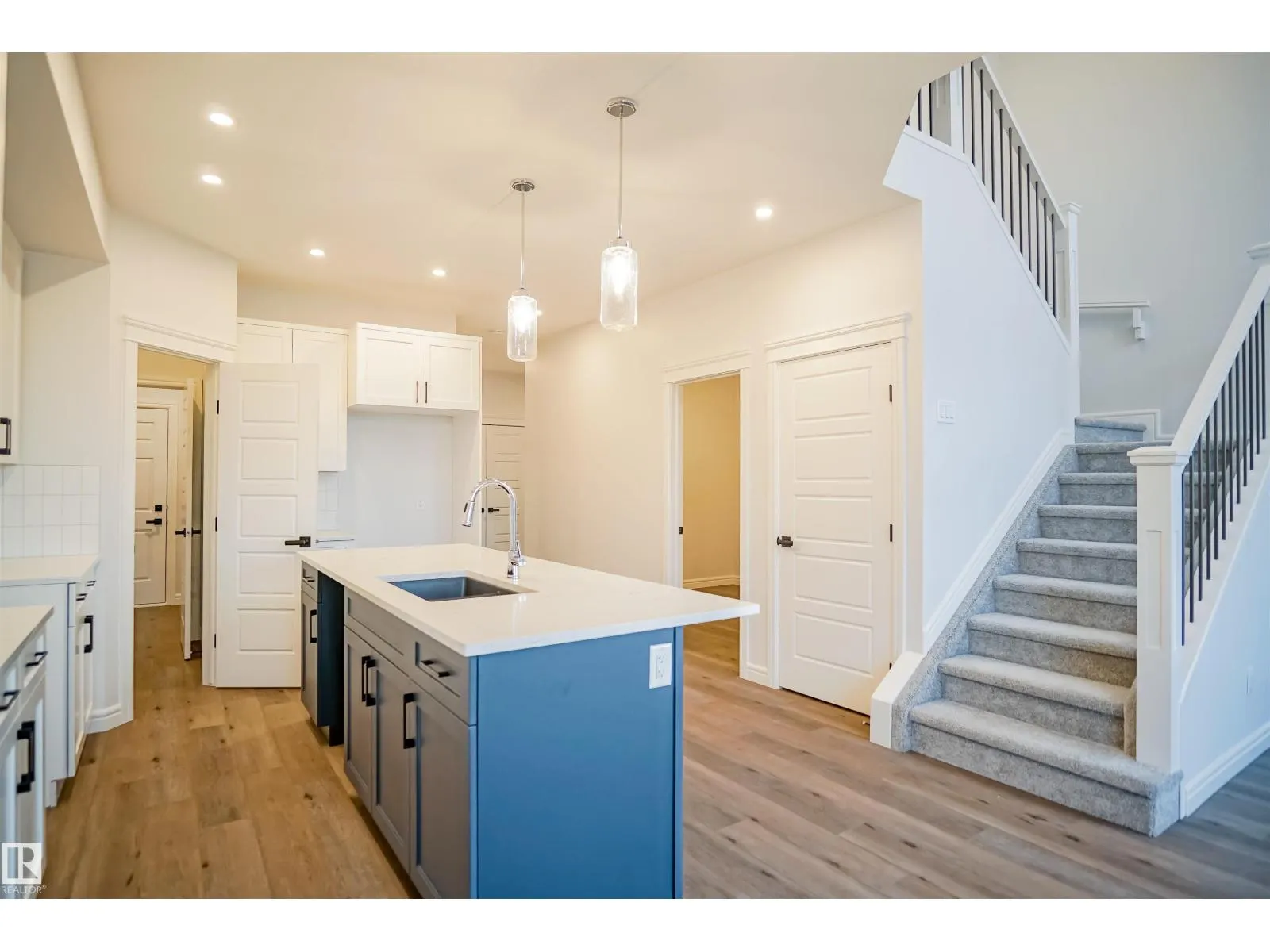 1535 11 AV NW