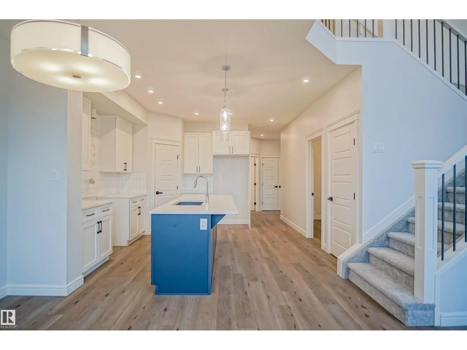 1535 11 AV NW
