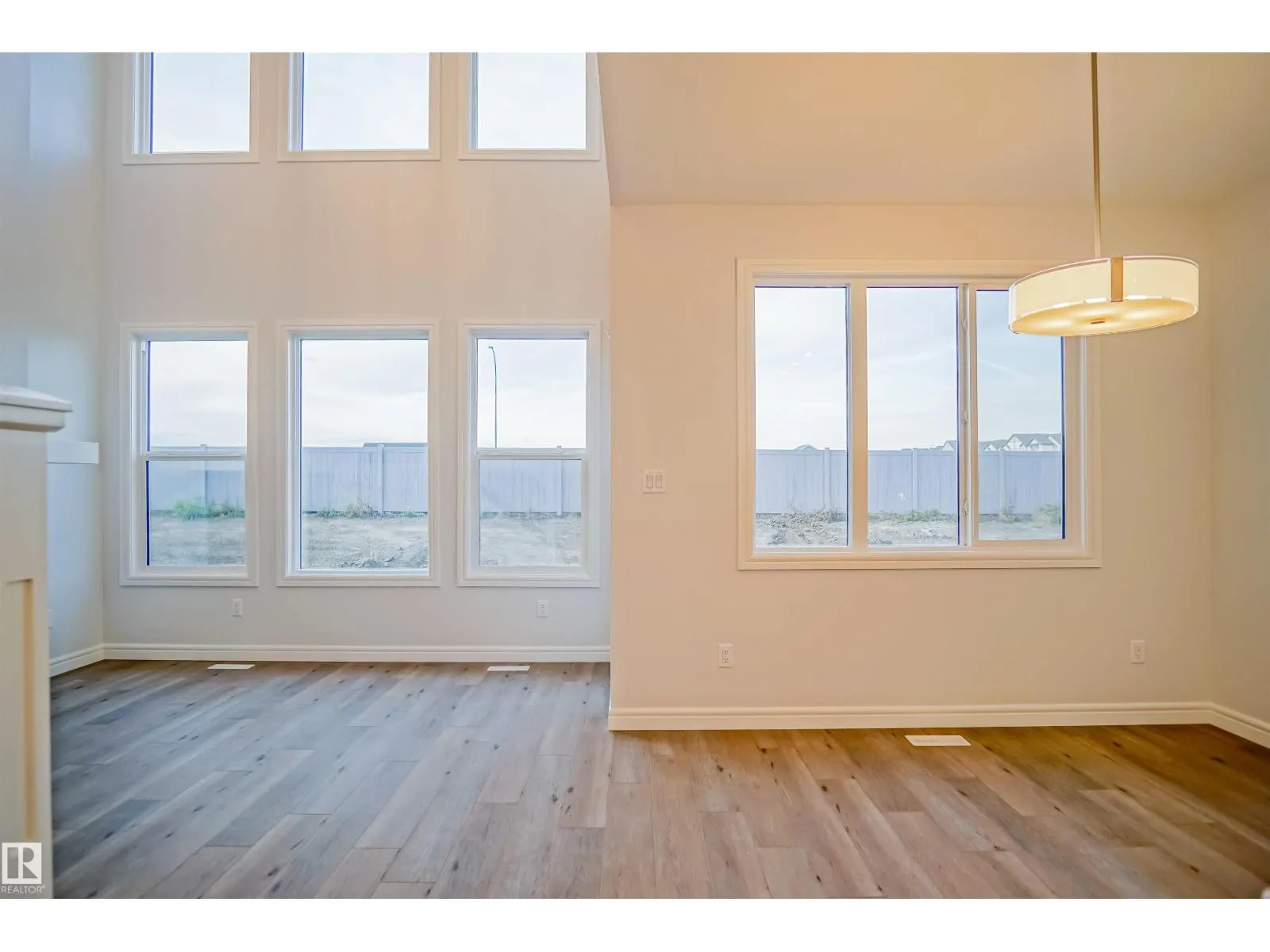 1535 11 AV NW