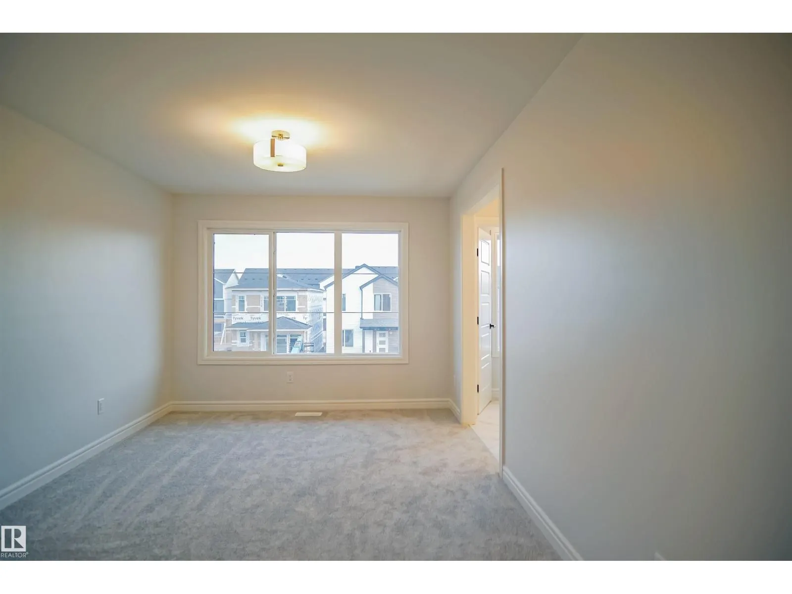 1535 11 AV NW