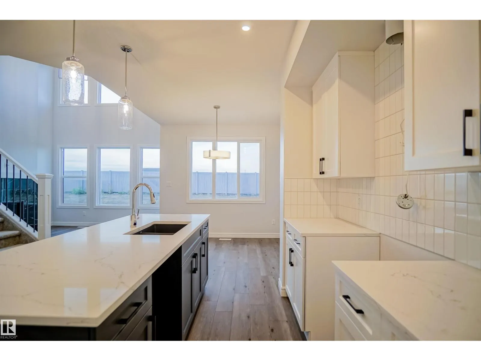1535 11 AV NW