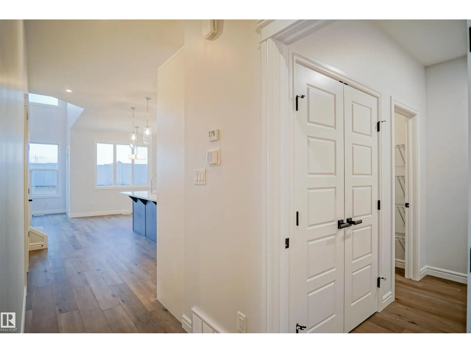 1535 11 AV NW
