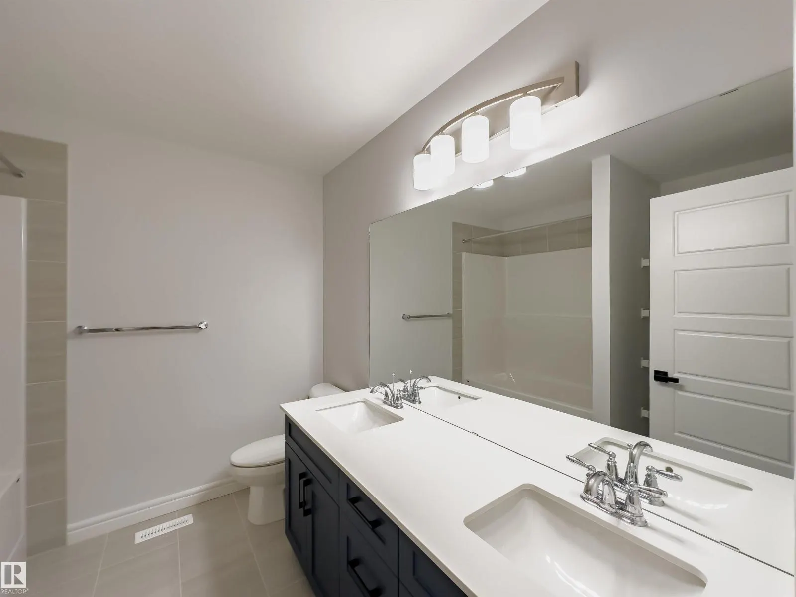 1535 11 AV NW