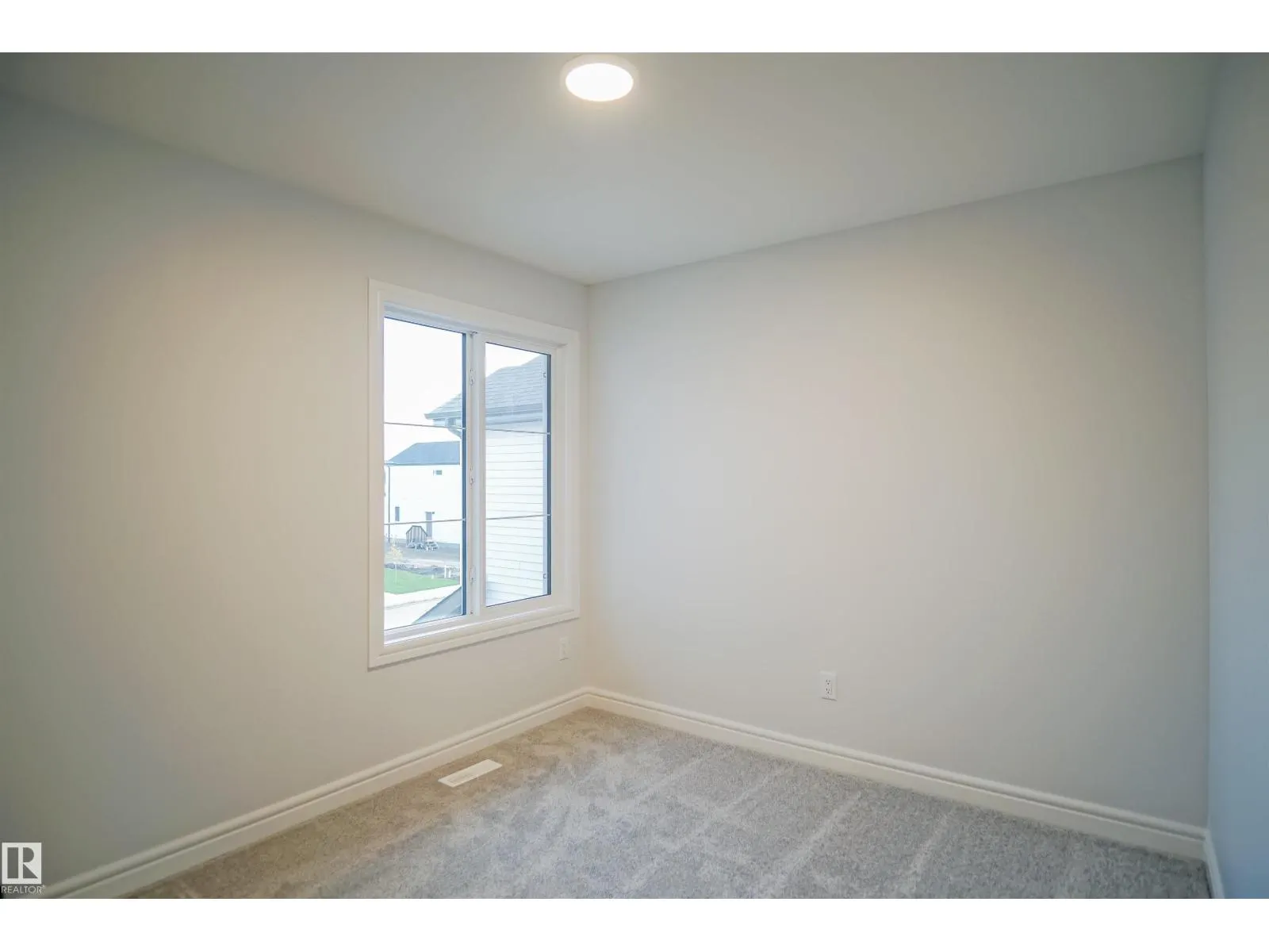 1535 11 AV NW