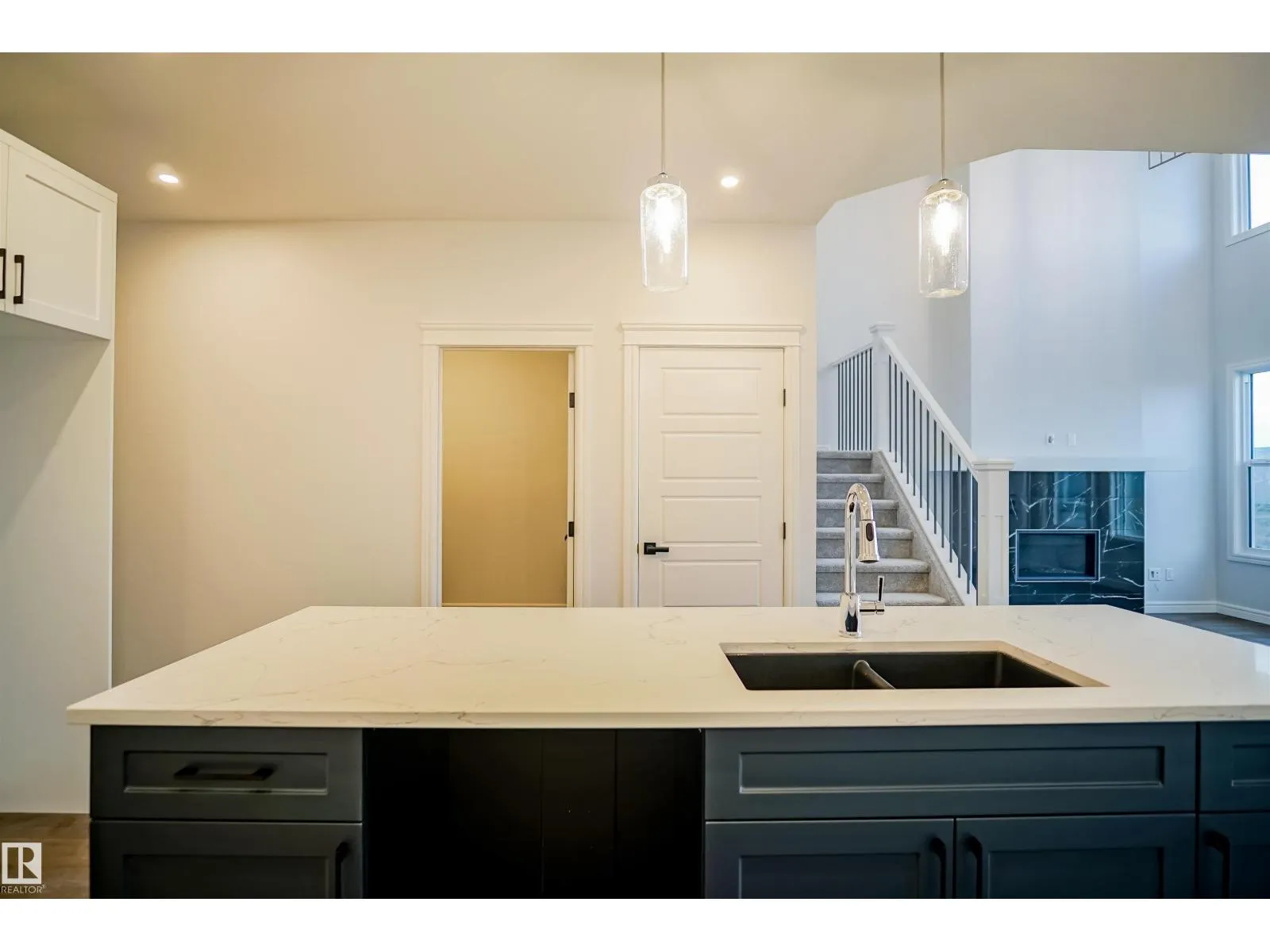 1535 11 AV NW