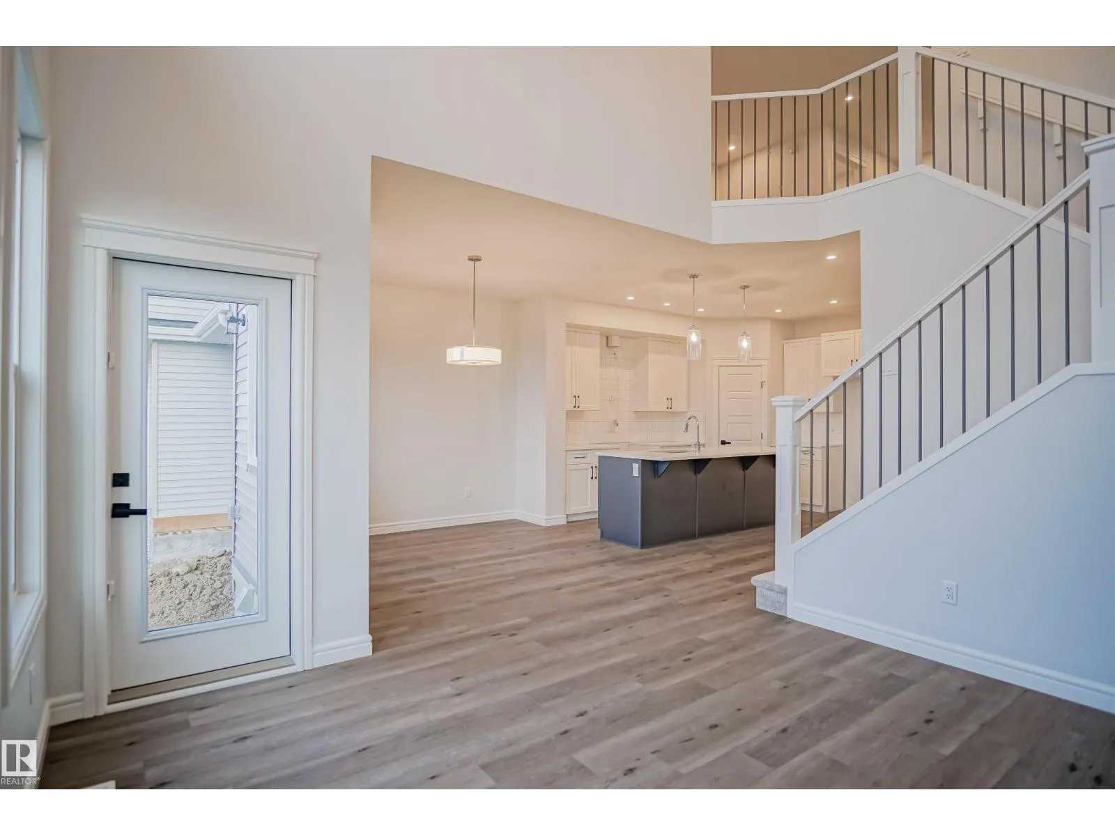 1535 11 AV NW