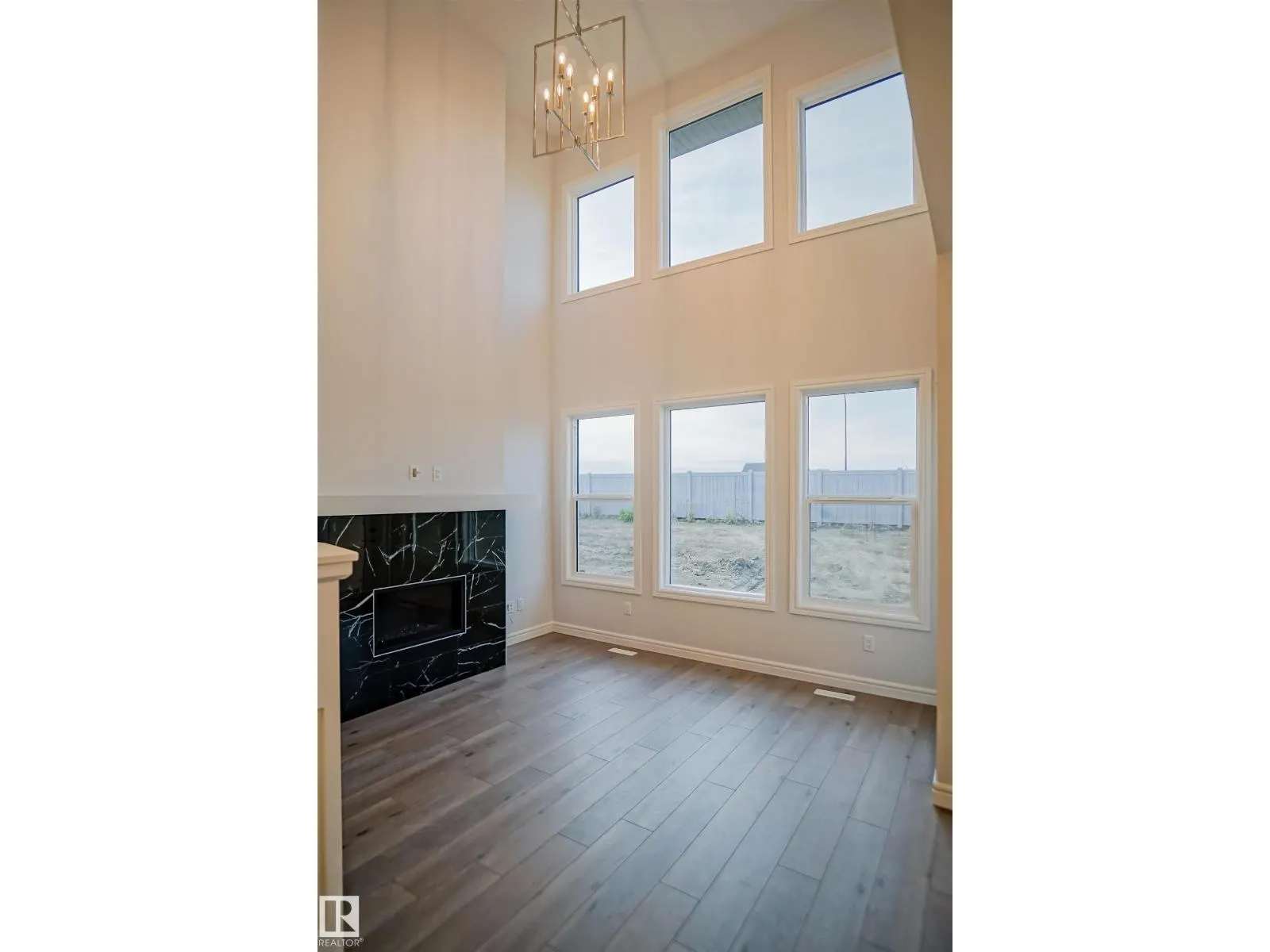 1535 11 AV NW