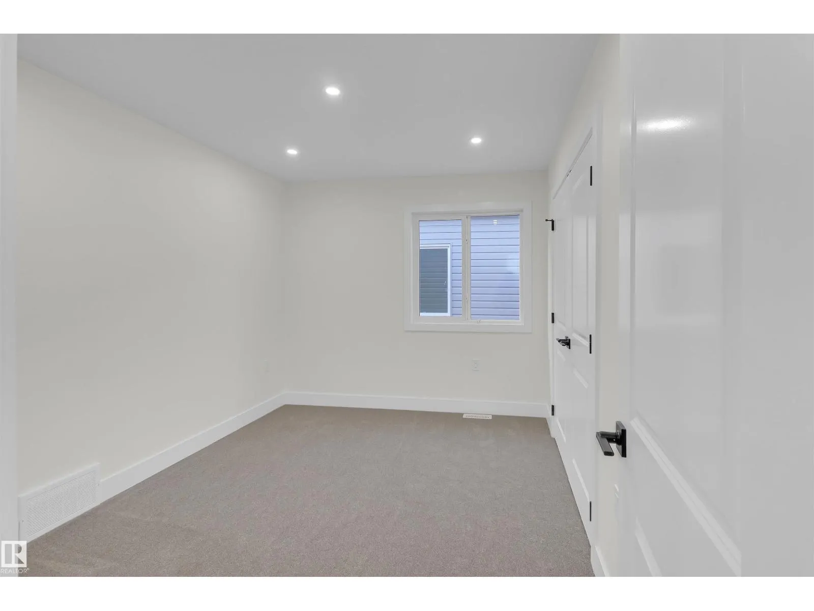 7936 91 AV NW