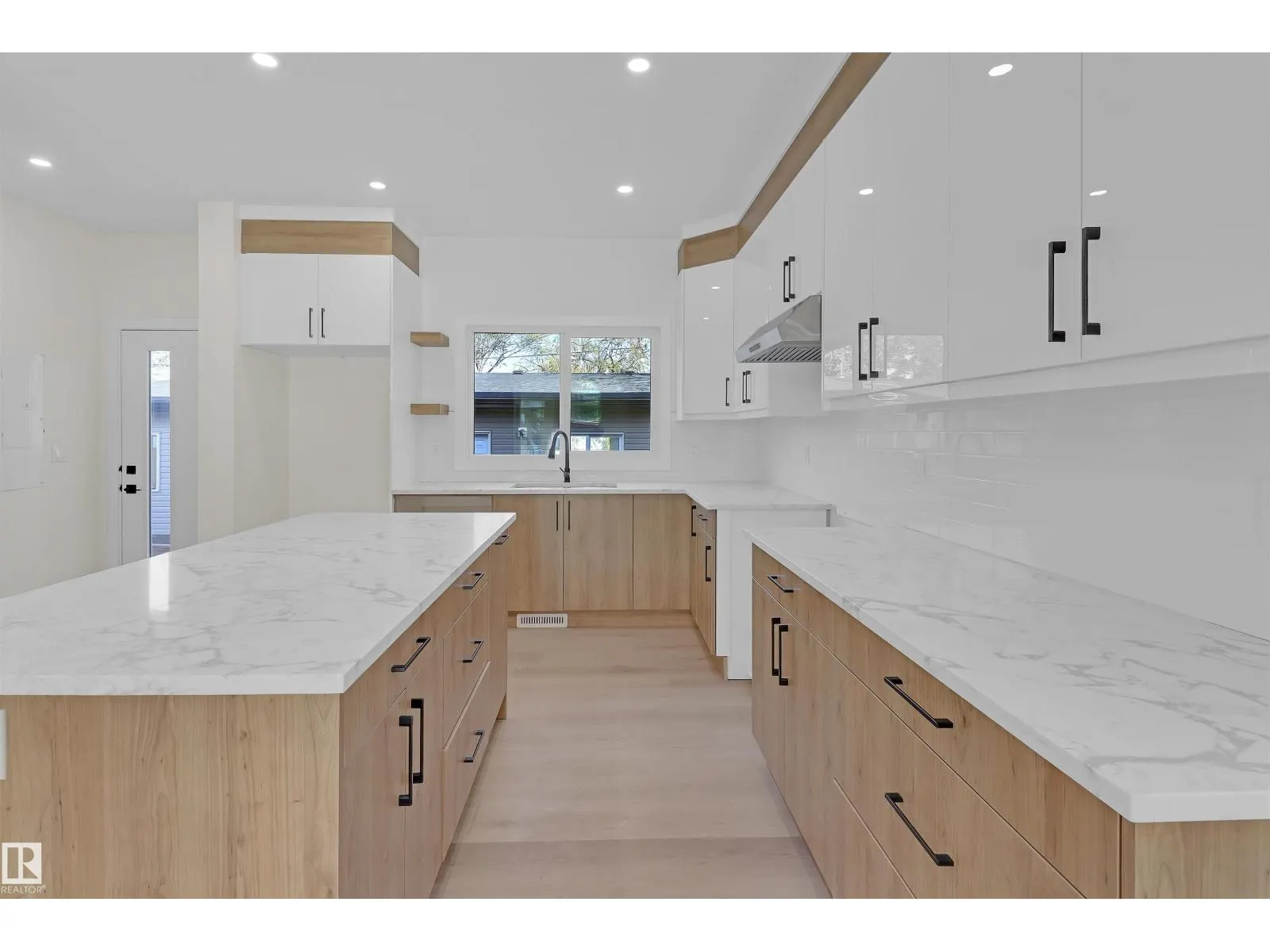 7936 91 AV NW