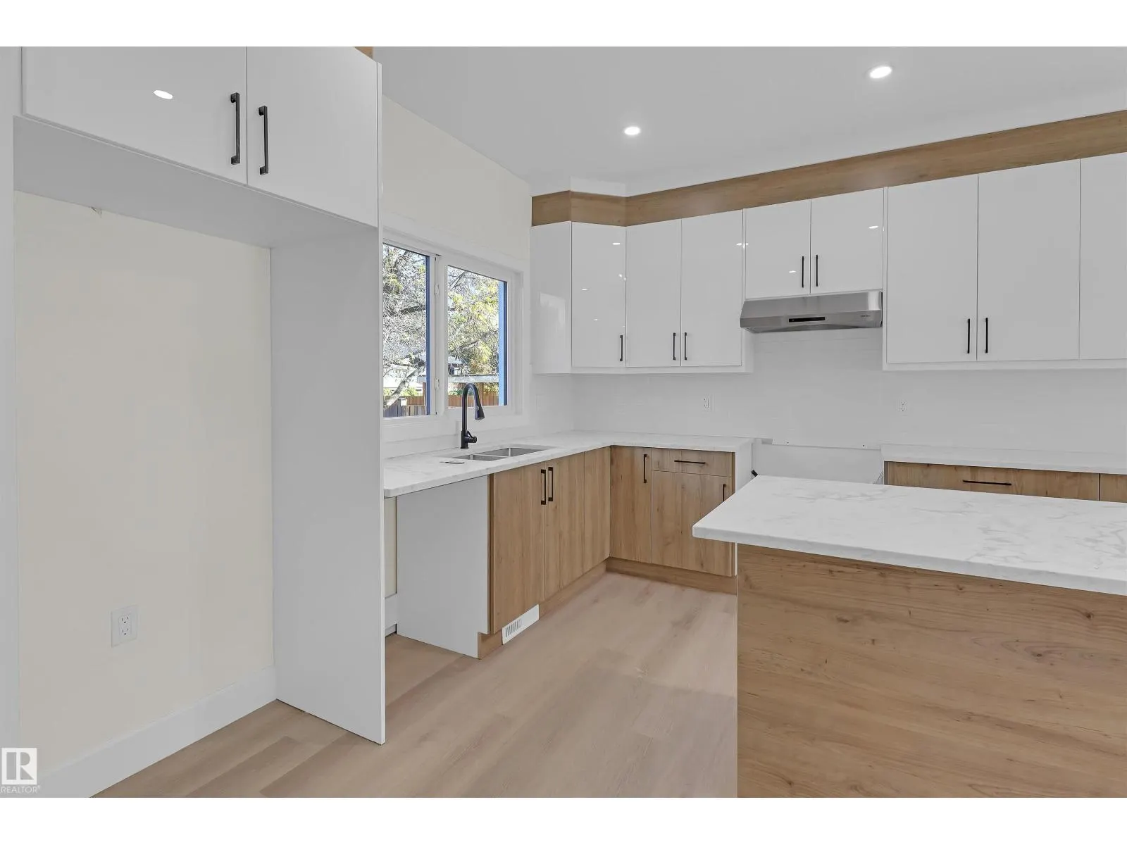 7936 91 AV NW