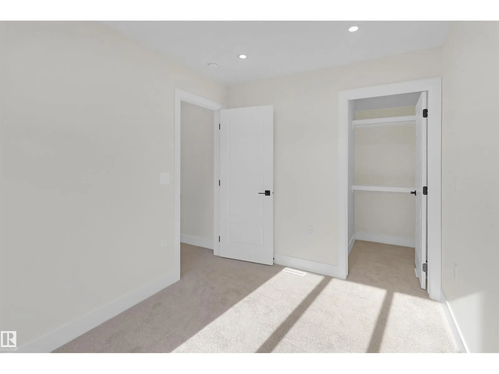 7936 91 AV NW