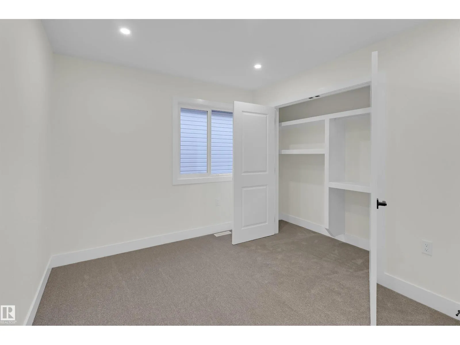 7936 91 AV NW