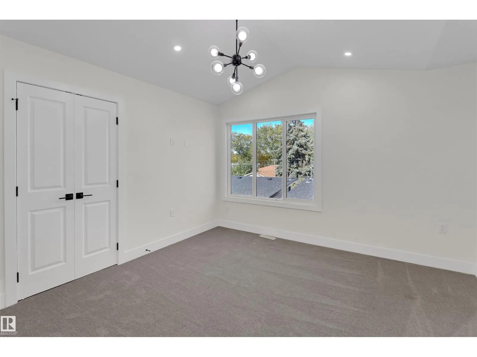 7936 91 AV NW