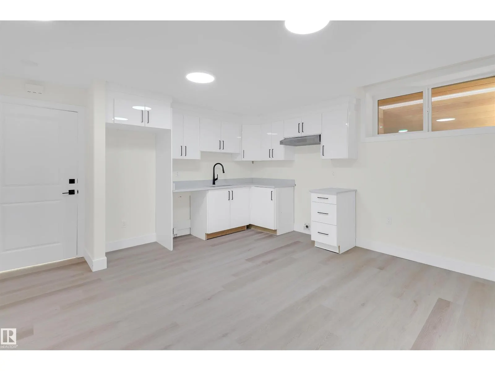7936 91 AV NW