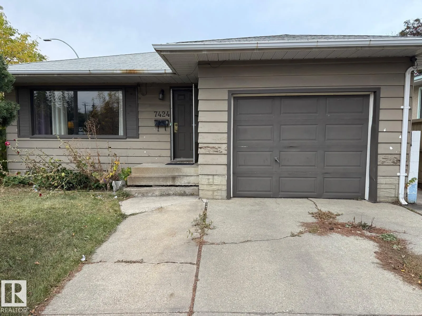 7424 86 AVE NW