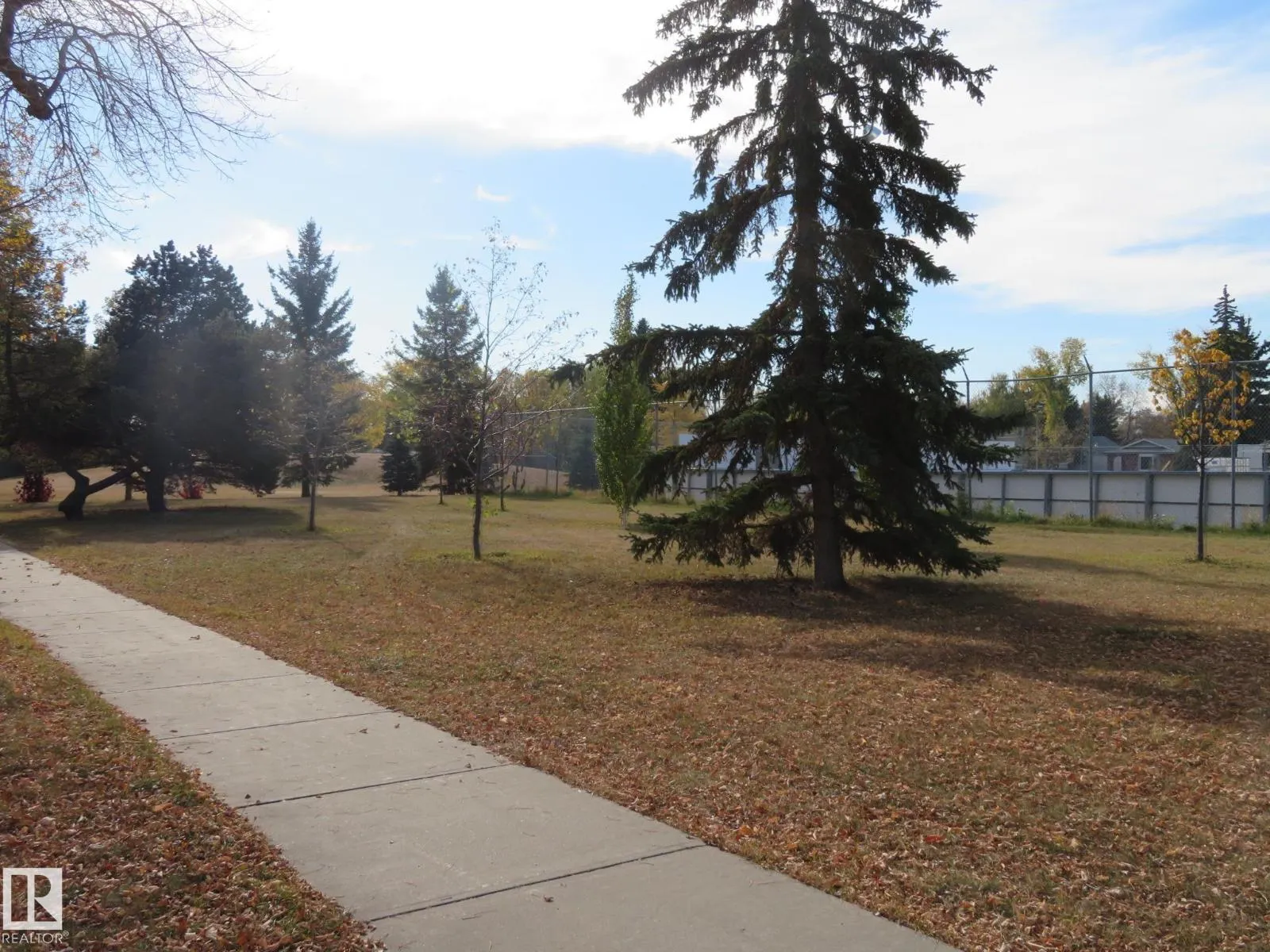 12337 87 ST NW
