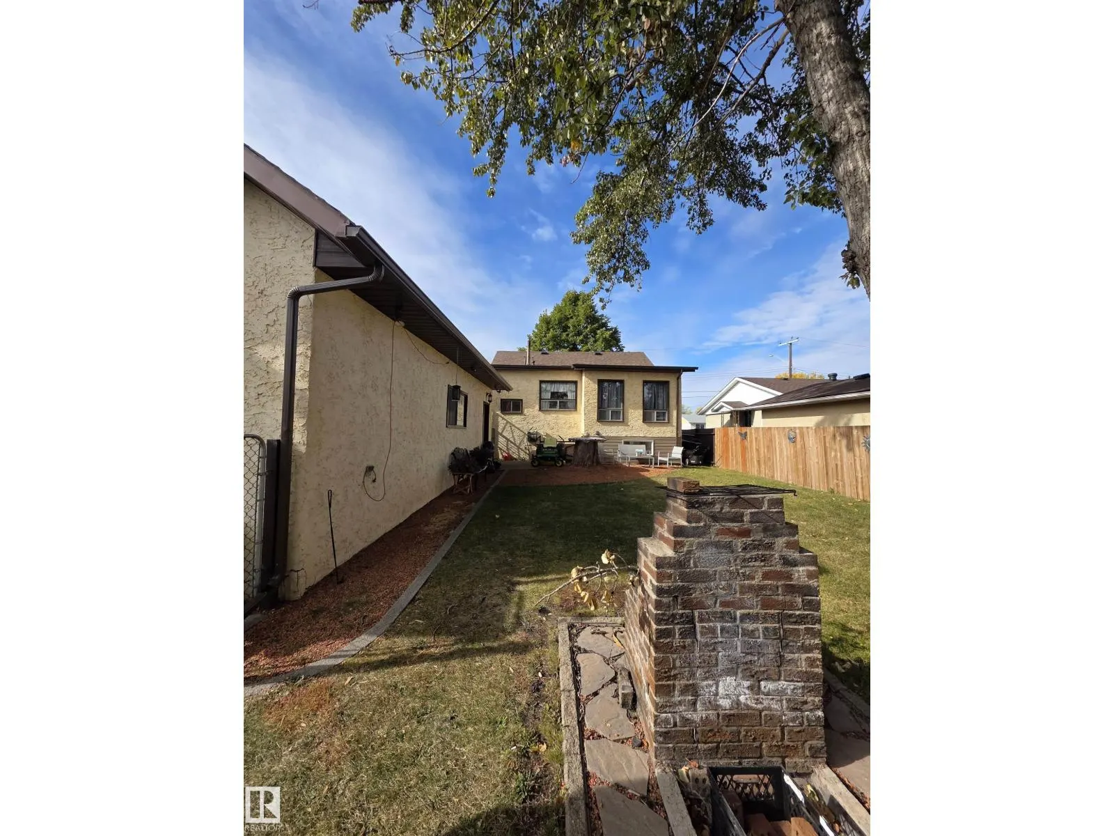 10009 104 ST