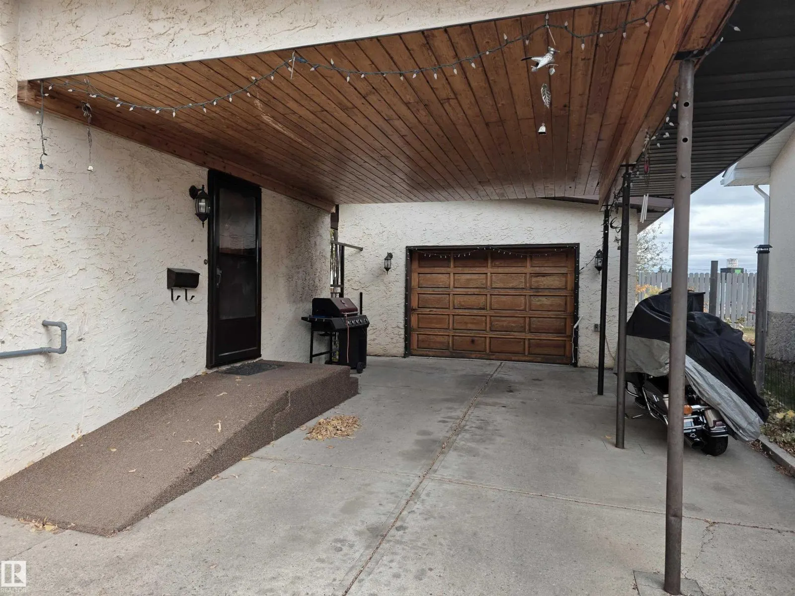 10009 104 ST