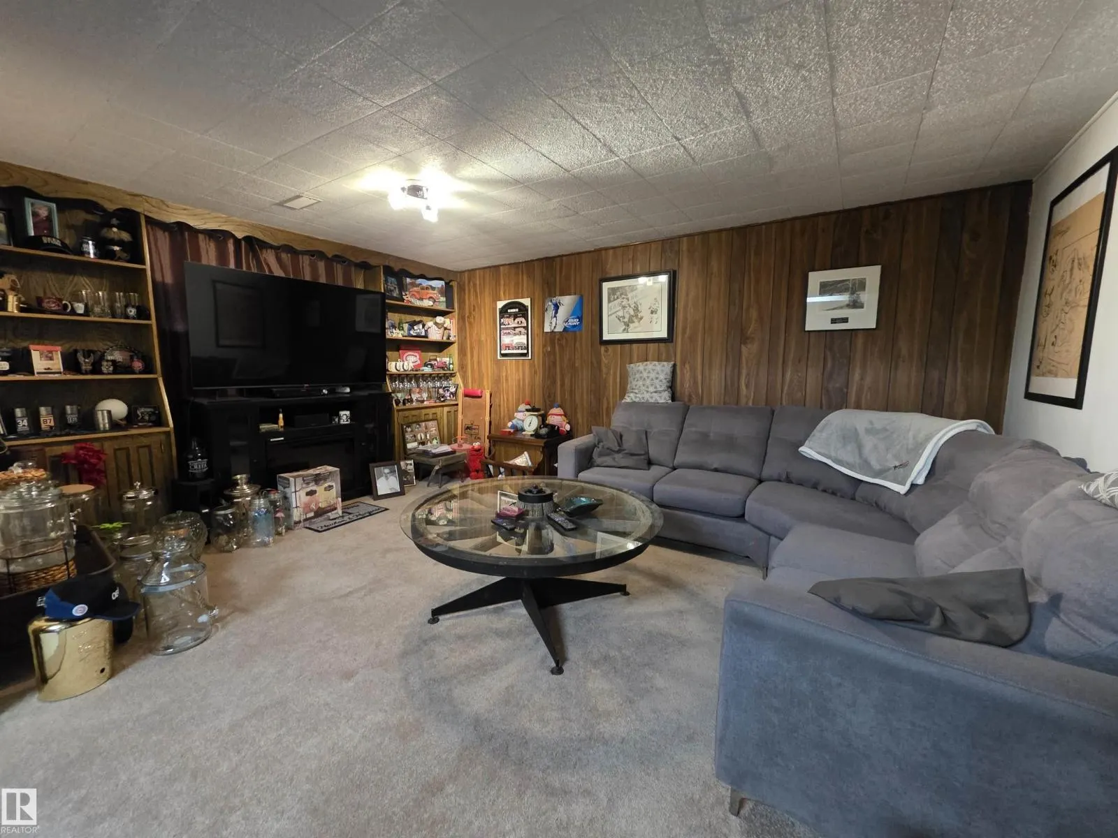 10009 104 ST