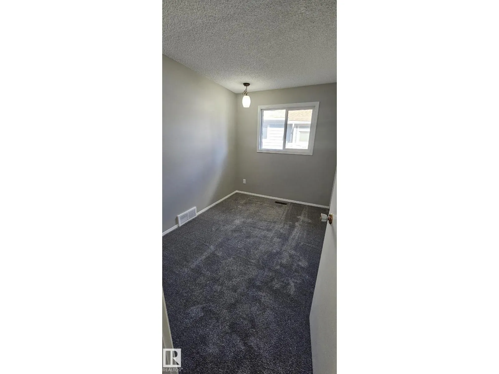 17049 100 ST NW
