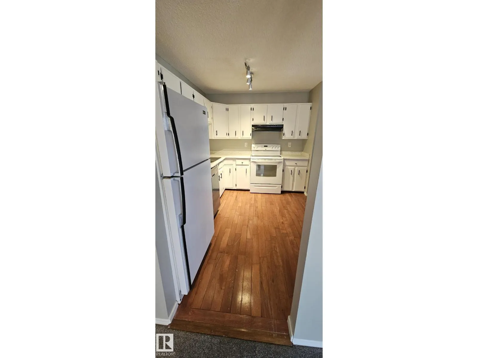17049 100 ST NW