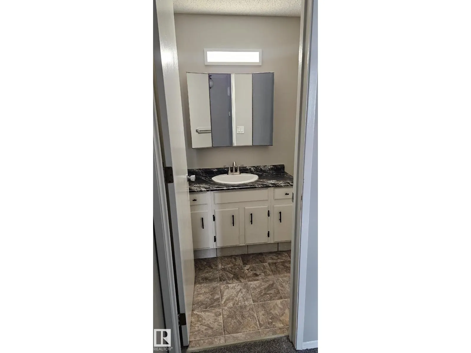 17049 100 ST NW
