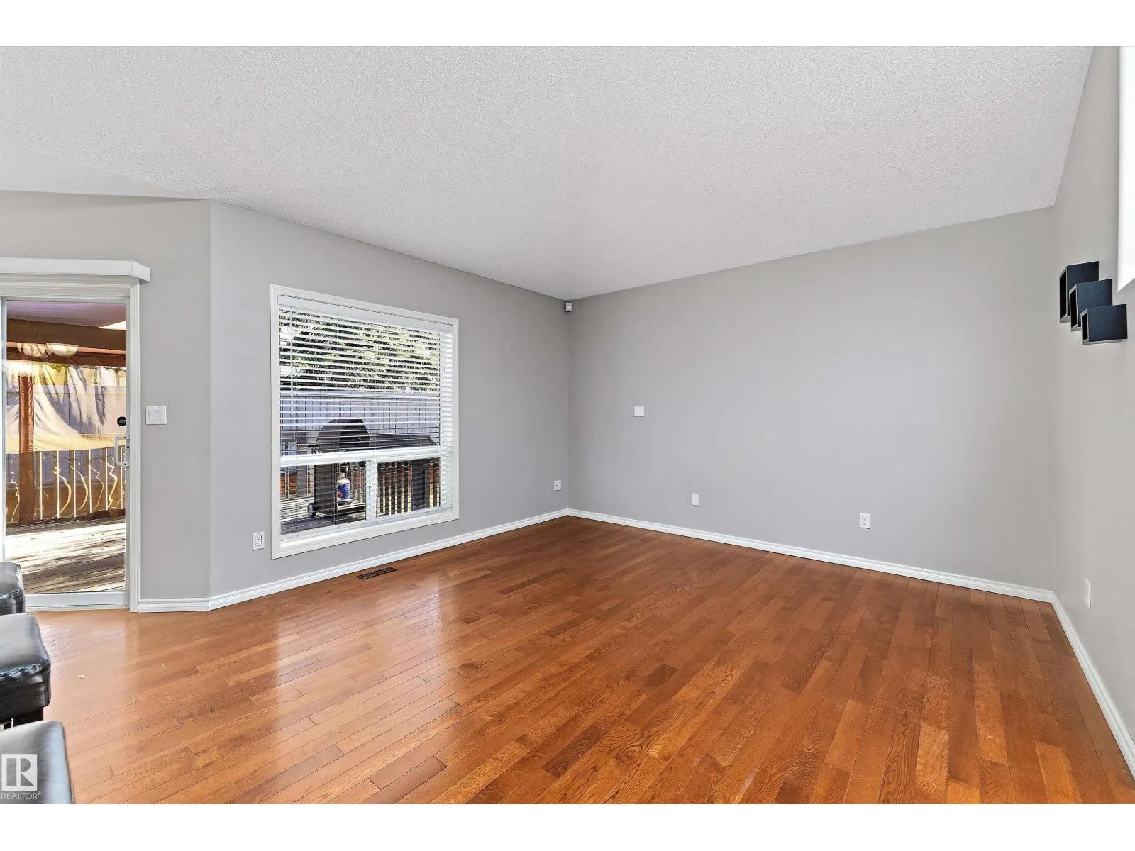 #123 215 BLACKBURN DR E SW