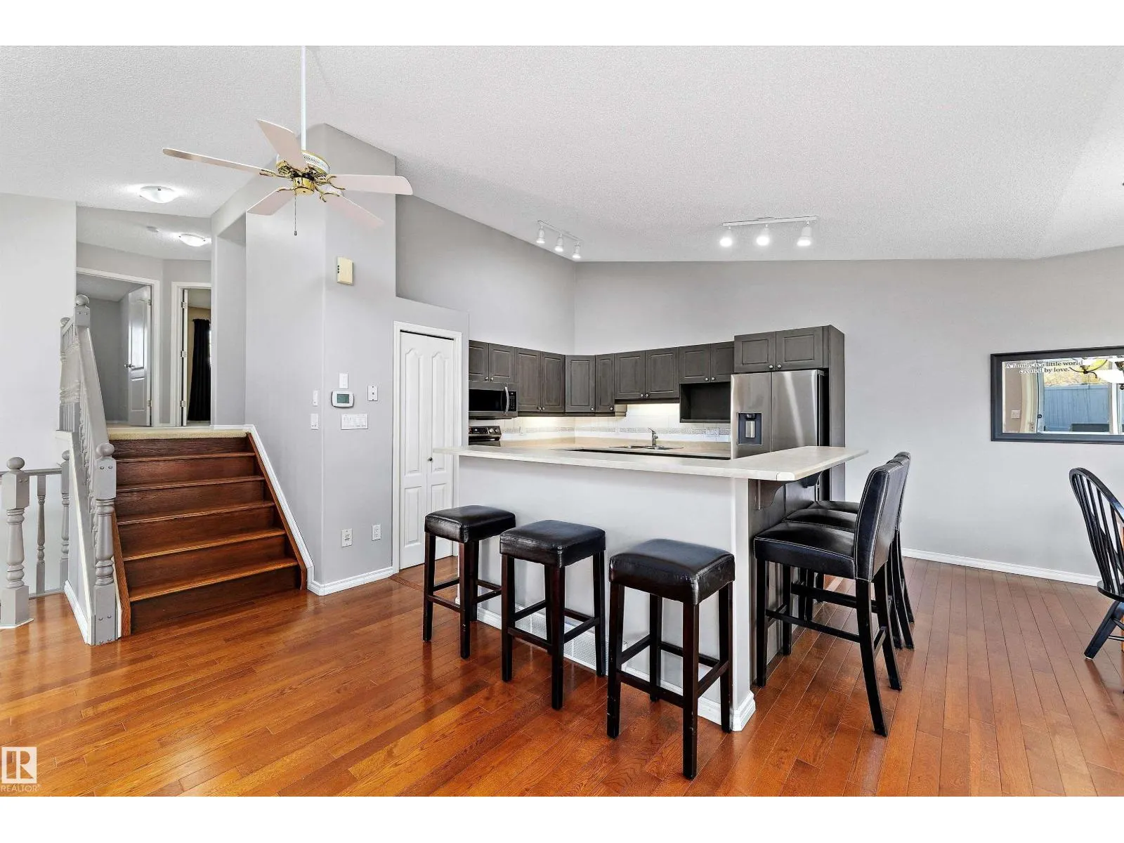 #123 215 BLACKBURN DR E SW