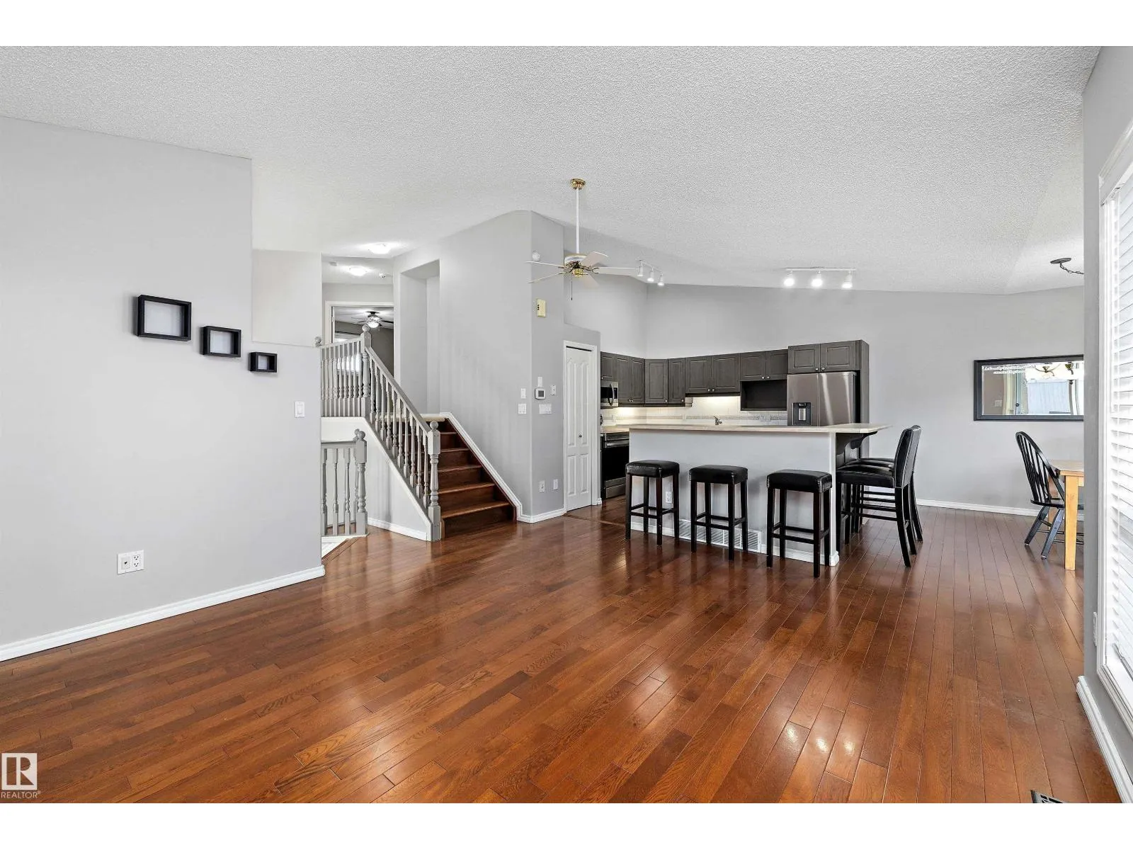 #123 215 BLACKBURN DR E SW